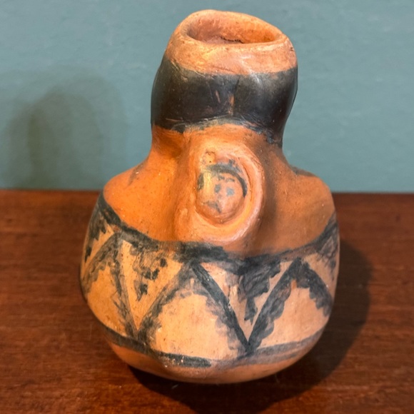 Folk Art Red Clay Native Woman with Papoose - Vessel, Vase Or Candleholder - Picture 3 of 11